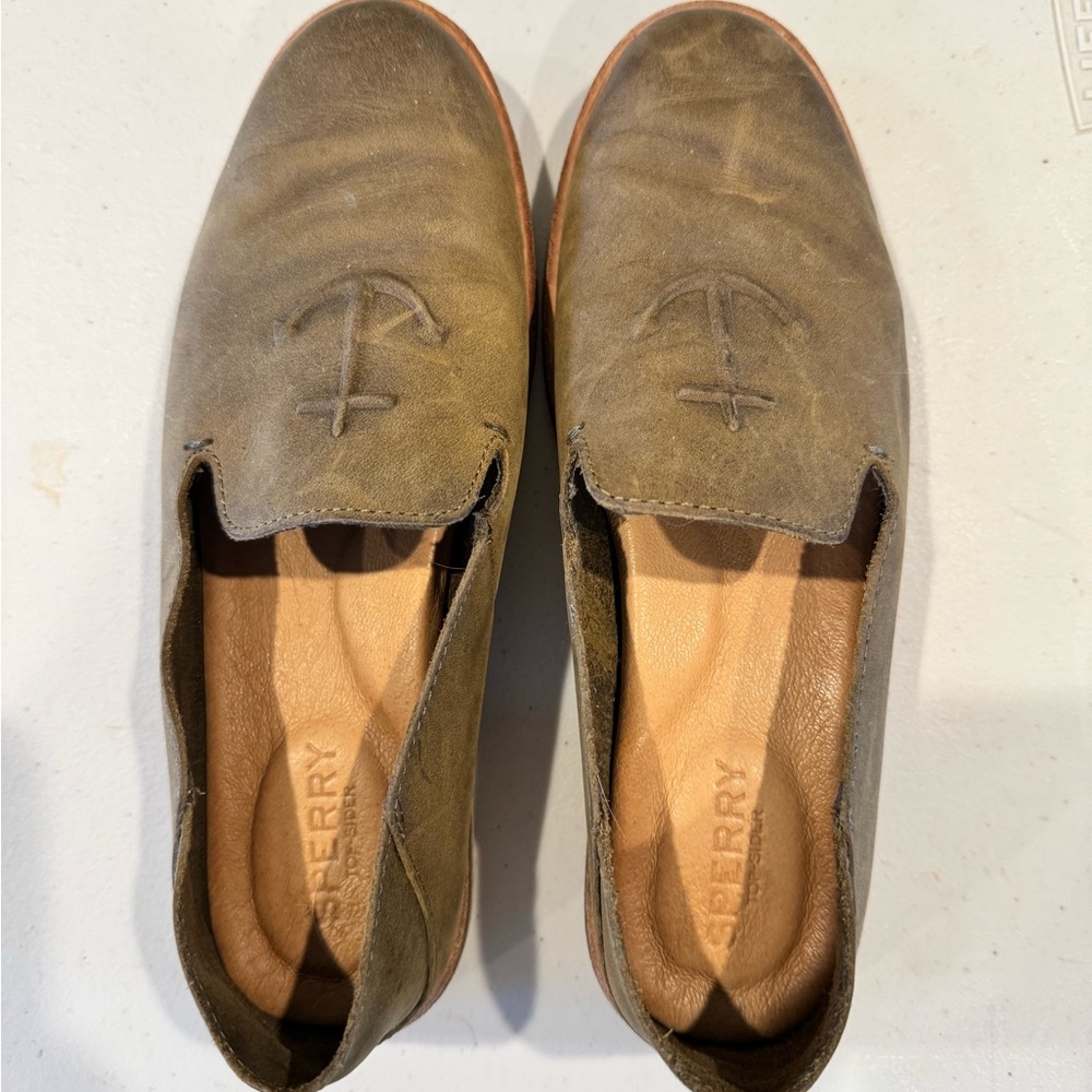 Women’s Sperry size 6 loafer